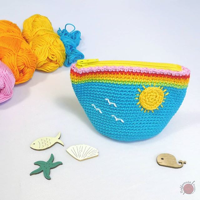 The sunny side of the Crochet Rainy-Sunny Coin Purse