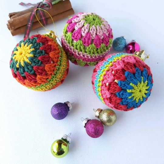 Annie Design Crochet - Granny Christmas Baubles