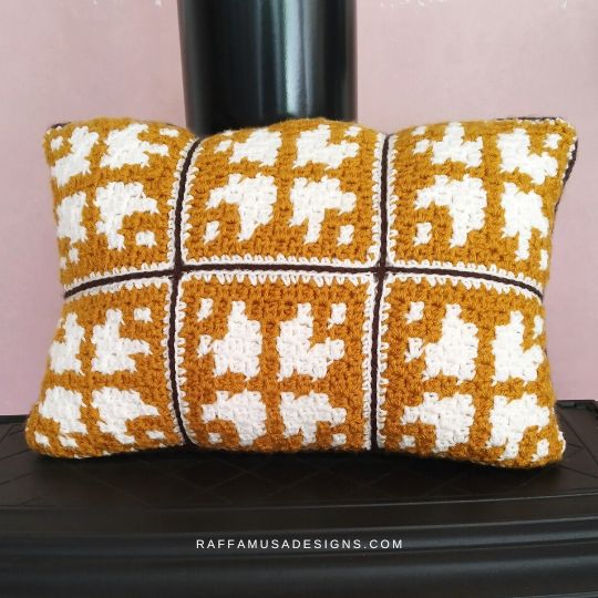 Free C2C Crochet Pattern - Vintage Pillow - Raffamusa Designs