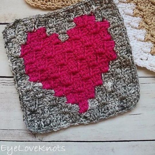 C2C Crochet Enamored Heart Square - Eye Love Knots