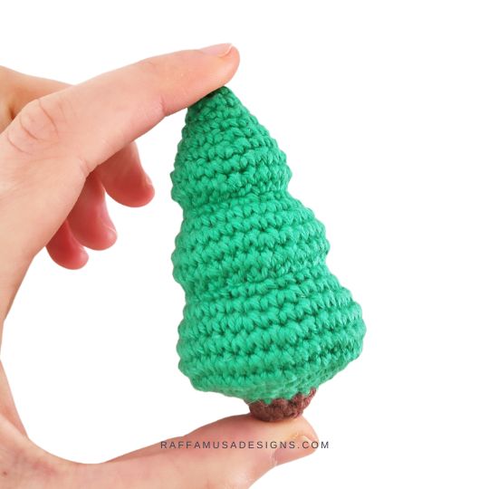 Free Crochet Christmas Tree Amigurumi Pattern - Raffamusa Designs
