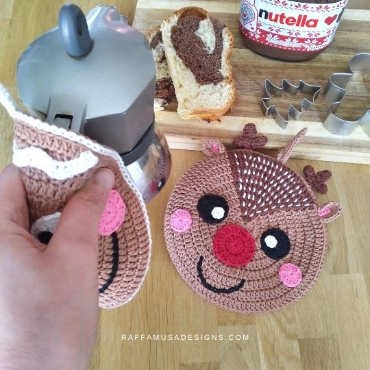 Gingerbread Man and Reindeer Christmas Potholders - Free Crochet Patterns - Raffamusa Designs