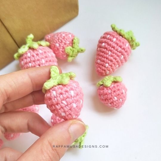 Small Amigurumi Strawberry - Raffamusa Designs