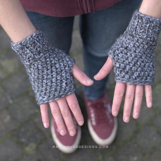 Crochet Basic Fingerless Gloves - Free Pattern - Raffamusa Designs