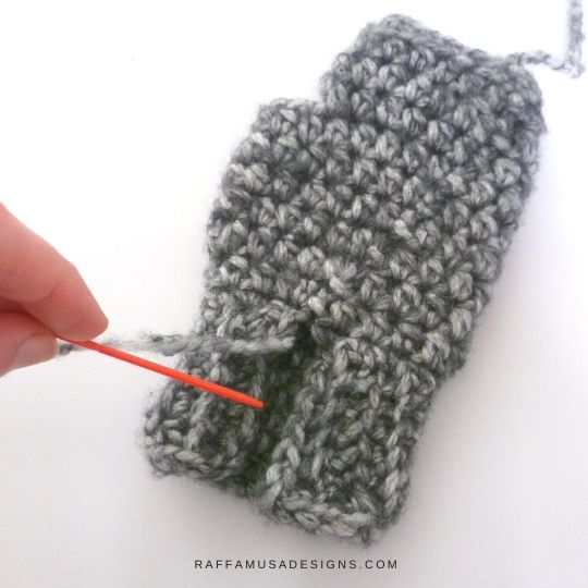 Finishing your Basic Fingerless Crochet Gloves - Free Crochet Pattern - Raffamusa Designs
