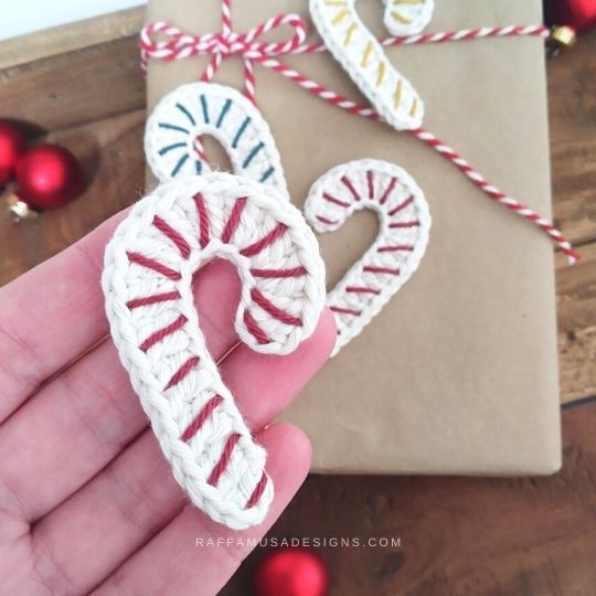 Christmas Candy Cane Appliques - Free Crochet Pattern - Raffamusa Designs
