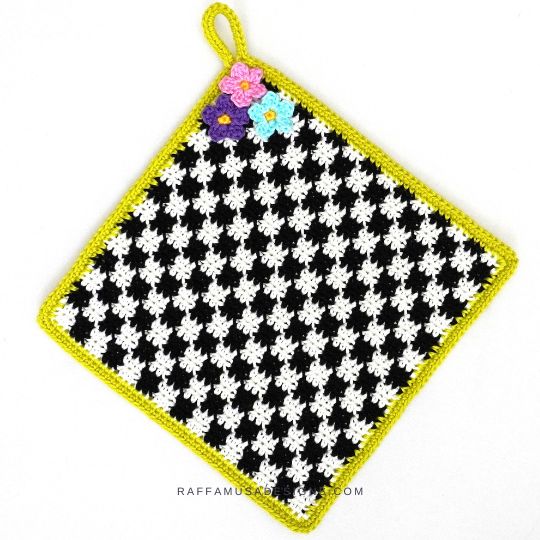 Crochet Checkered Potholder with Flower Appliques - Raffamusa Designs