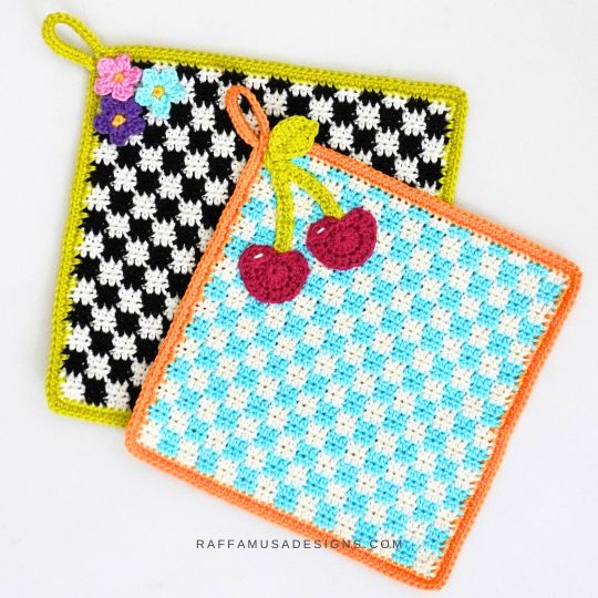 Crochet Checkered Potholders - Raffamusa Designs