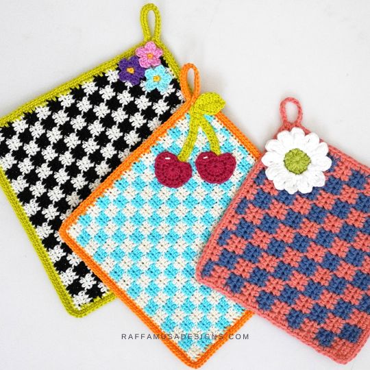 Crochet Checkered Potholder Pattern - Raffamusa Designs