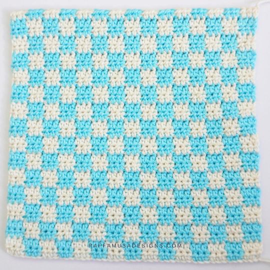 Checkered pattern using tapestry half double crochet - Raffamusa Designs