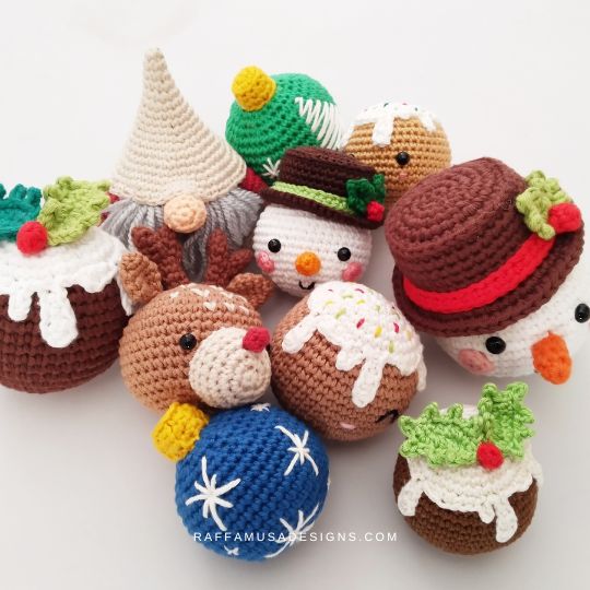 Crochet Christmas Baubles - Christmas Amigurumi Collection - Raffamusa Designs