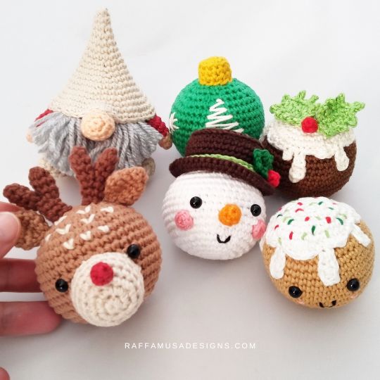 Crochet Christmas Baubles - Christmas Amigurumi Collection - Raffamusa Designs