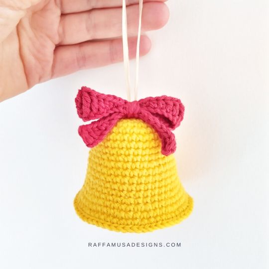 Crochet Christmas Bell Ornament - Raffamusa Designs