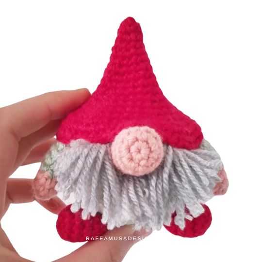 Crochet Christmas Gnome Bauble - Free Amigurumi Pattern - Raffamusa Designs