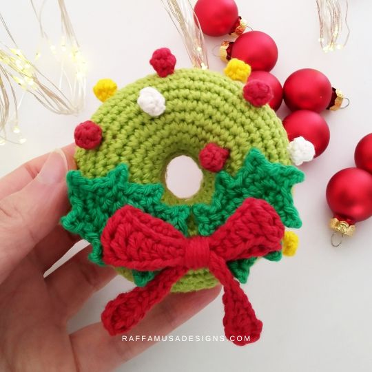 Crochet Christmas Wreath Amigurumi - Raffamusa Designs
