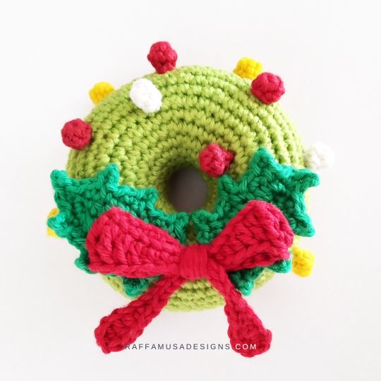 Christmas Wreath Amigurumi - Free Crochet Pattern - Raffamusa Designs