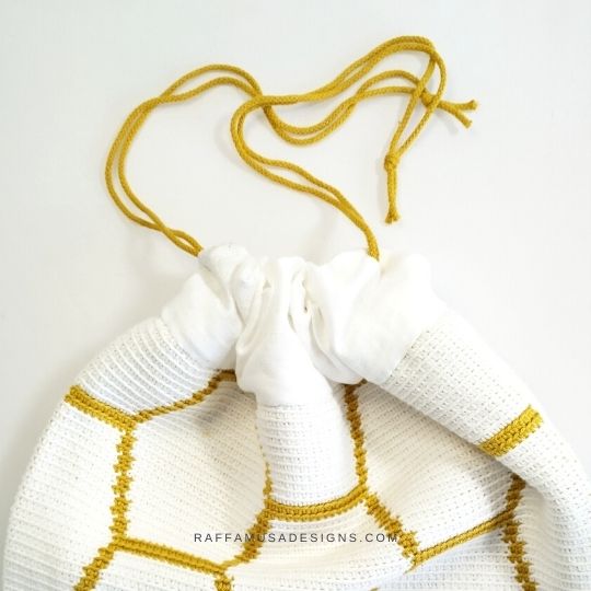 Crochet Drawstring Bag - Free Tapestry Crochet Pattern - Raffamusa Designs