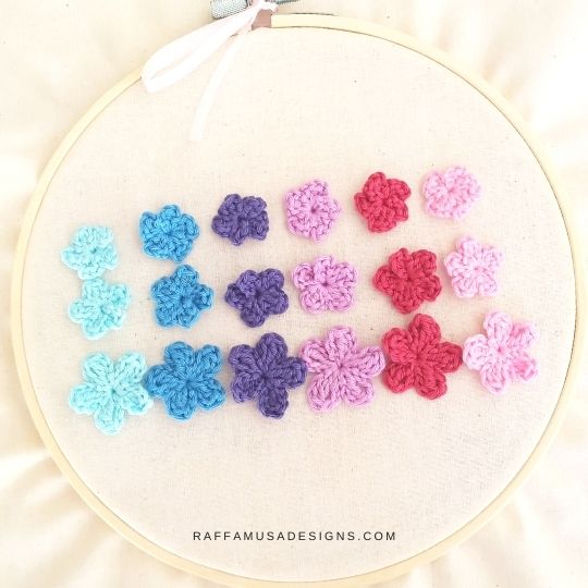 Crochet Easy Flower Applique in 3 sizes - Raffamusa Designs