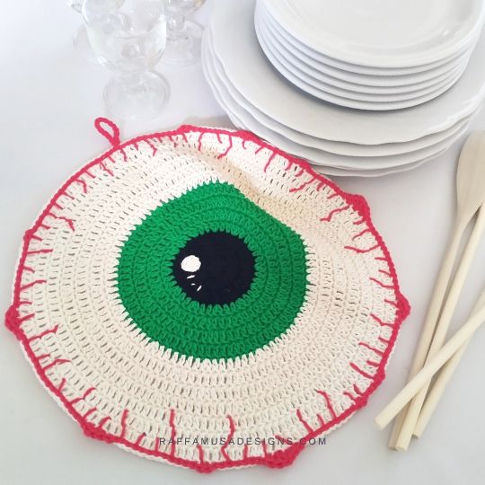 Free Crochet Halloween Eye Dishcloth Pattern - Raffamusa Designs