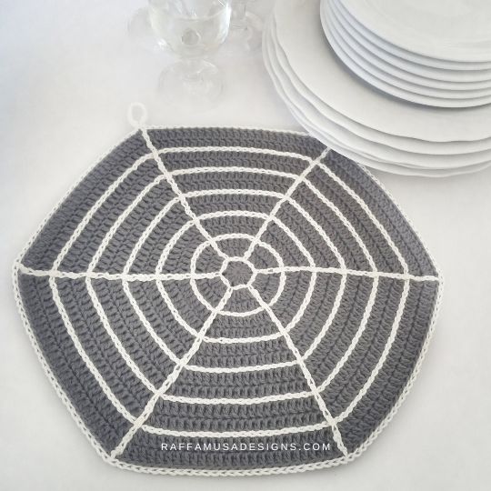 Halloween Spiderweb Dishcloth - Free Crochet Pattern - Raffamusa Designs
