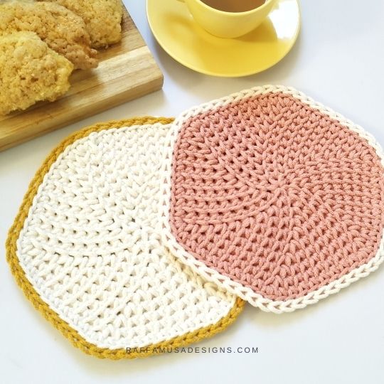 Knit Stitch Hexagon Trivet - Free Crochet Pattern - Raffamusa Designs