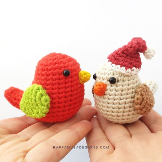 Little Christmas Bird Amigurumi - Free Crochet Pattern - Raffamusa Designs