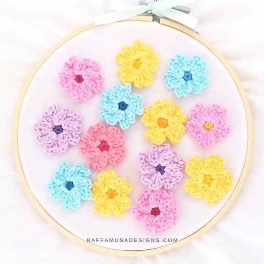 Crochet Little Mountain Flower - Raffamusa Designs