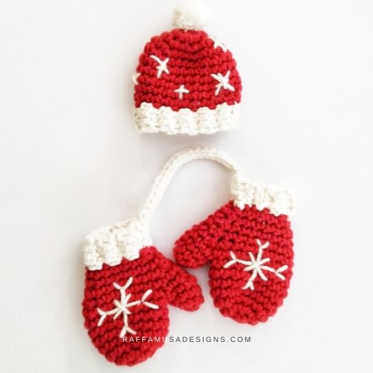 Crochet Mini Hat and Mittens Ornaments - Raffamusa Designs