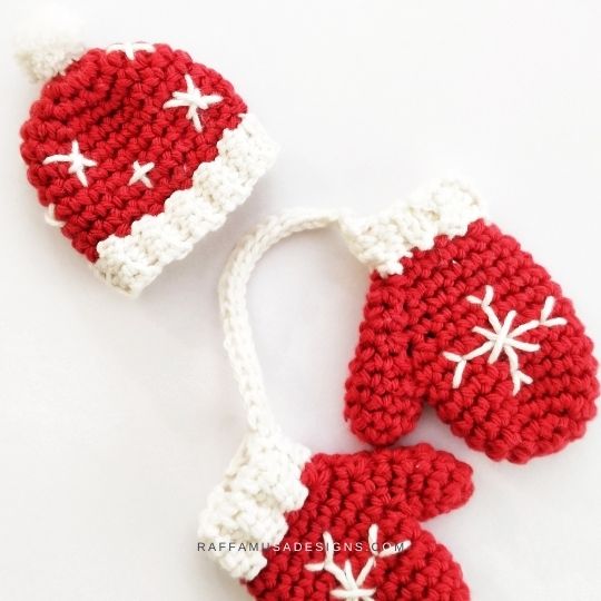 Mini Hat and Mittens Ornaments - Free Crochet Pattern - Raffamusa Designs