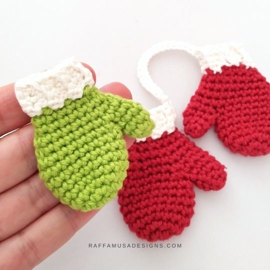 Crochet Mini Mittens Ornament - Free Pattern - Raffamusa Designs