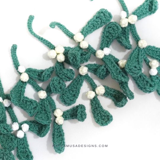 Crochet Mistletoe Leaves -Raffamusa Designs