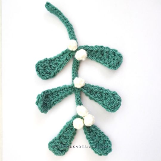 Crochet Mistletoe Leaves -Raffamusa Designs