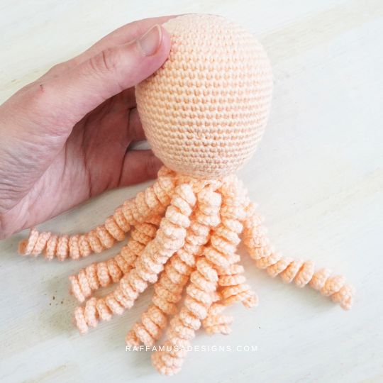 Octopus for Preemie Babies - Free Crochet Pattern - Raffamusa Designs