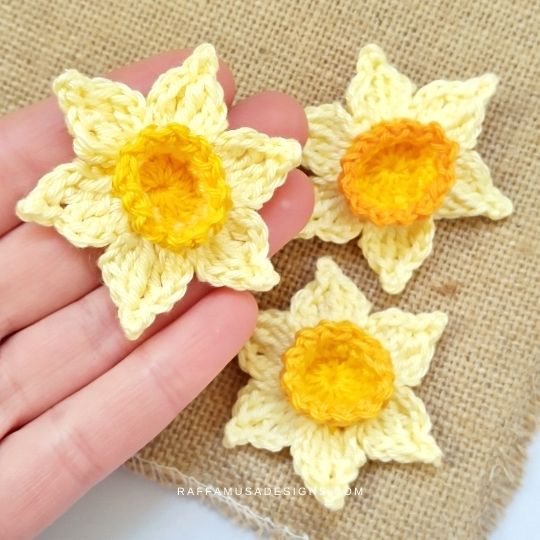 Crochet a Daffodil Flower Applique - Raffamusa Designs