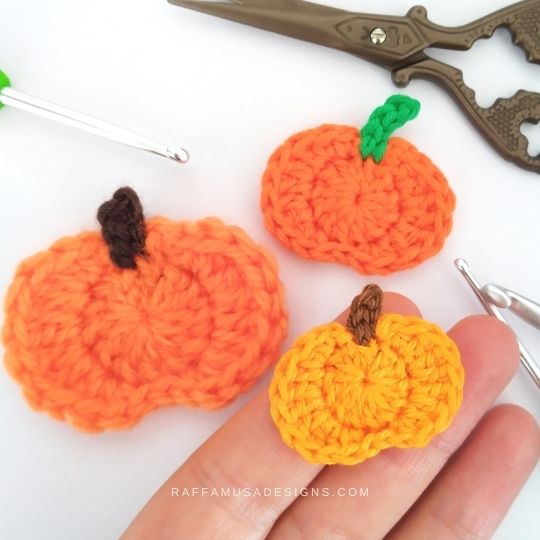 Small Pumpkin Applique - Free Crochet Pattern - Raffamusa Designs
