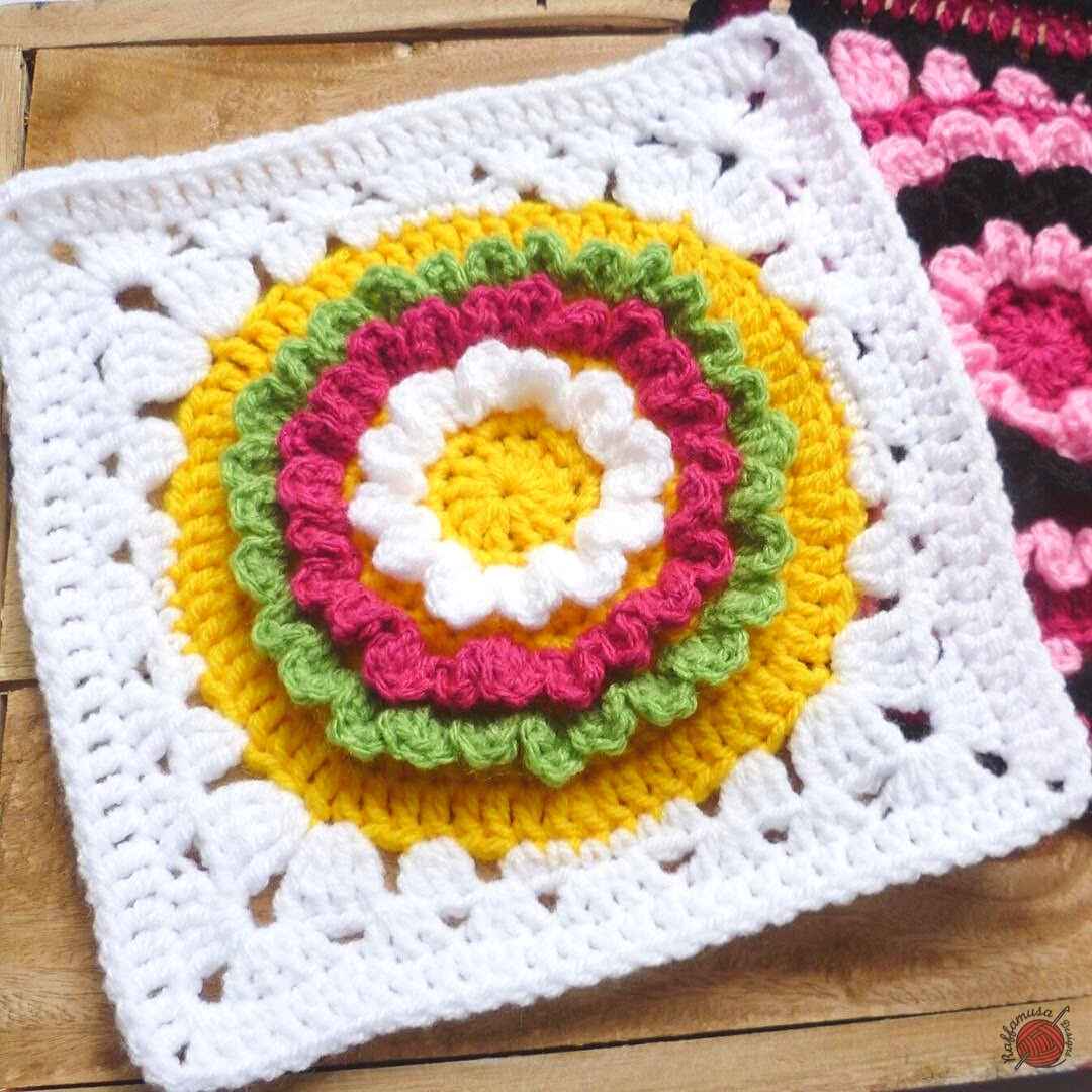 Crochet Ruffle Flower Square - Free Crochet Pattern