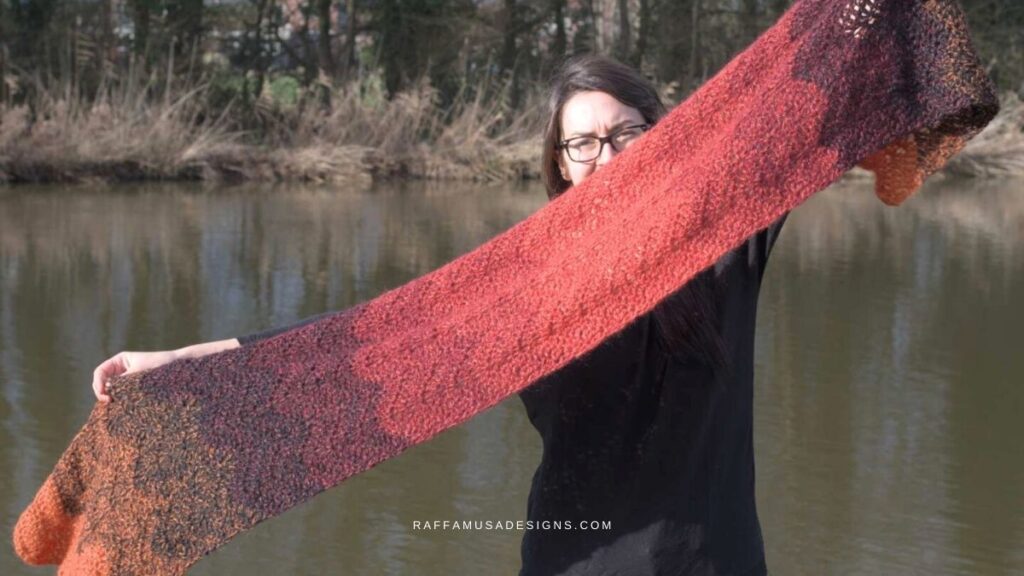 How to Crochet a Simple Ripple Scarf - Free Crochet Pattern - Raffamusa Designs