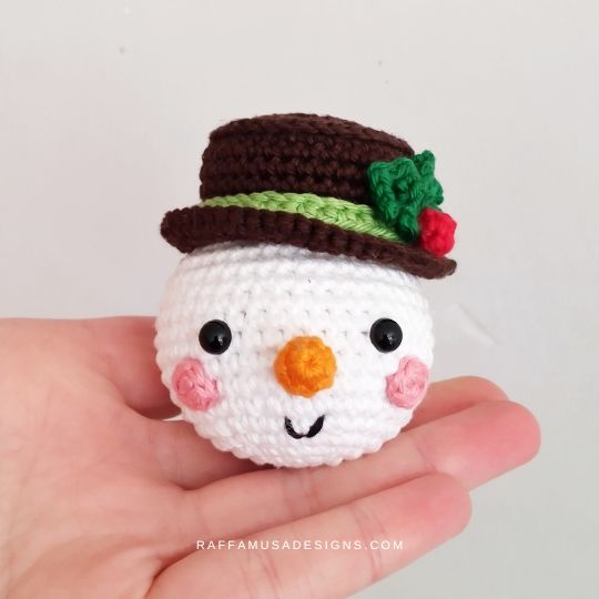 Snowman Bauble Ornament - Free Crochet Pattern - Raffamusa Designs