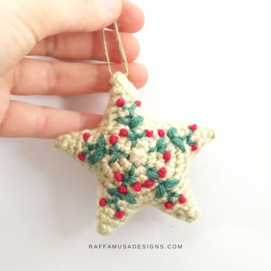Amigurumi Star Christmas Ornament - Raffamusa Designs