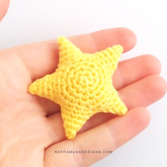 Little Star Crochet Charm - Free Amigurumi Pattern - Raffamusa Designs