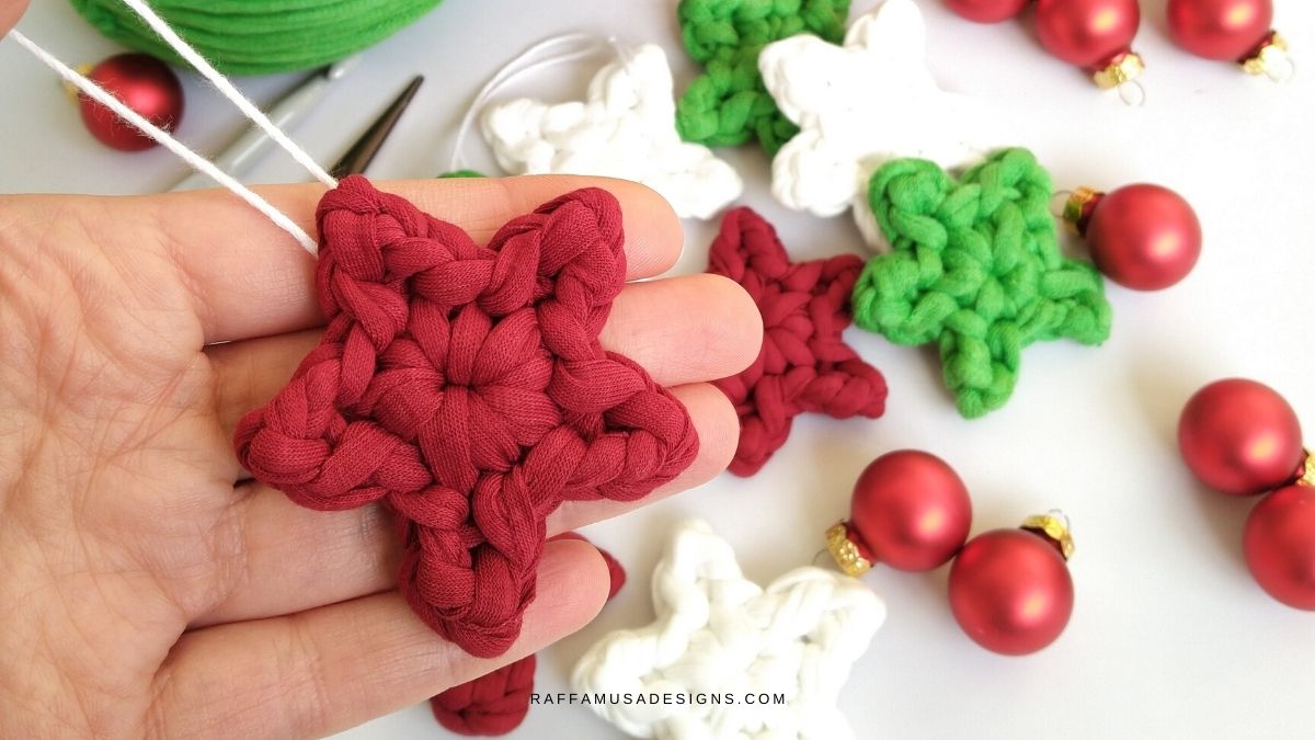 Crochet Star Christmas Ornament - Free Crochet Pattern - Raffamusa Designs