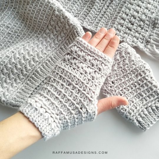 Star Stitch Fingerless Gloves - Free Crochet Pattern - Raffamusa Designs