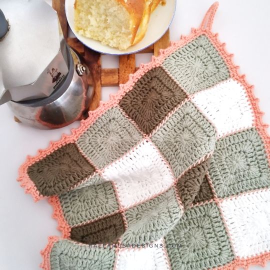 Solid Granny Square Dishcloth - Free Crochet Pattern - Raffamusa Designs