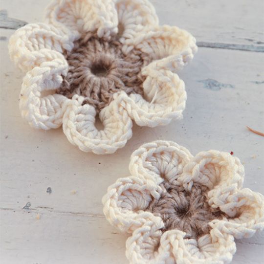 DROPS Design - Crochet Daisy Twist