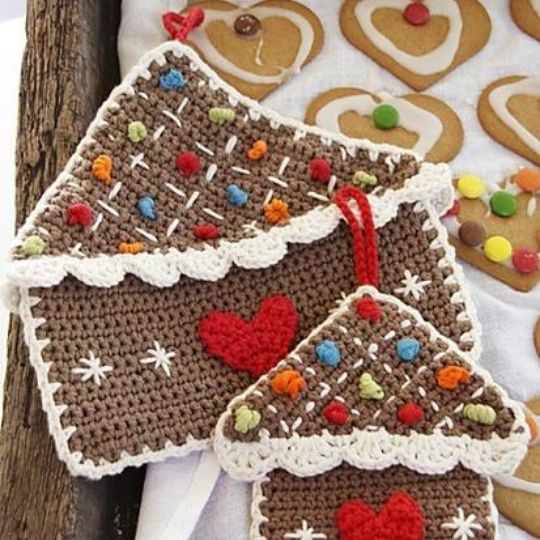 DROPS Design - Gingerbread House Potholder