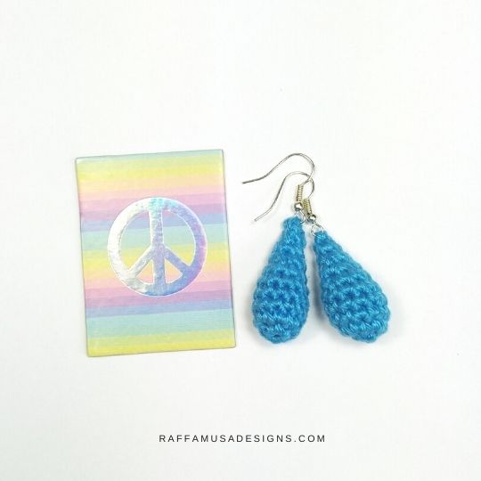 Drops Earrings - Blue - Free Crochet Pattern - Raffamusa Designs