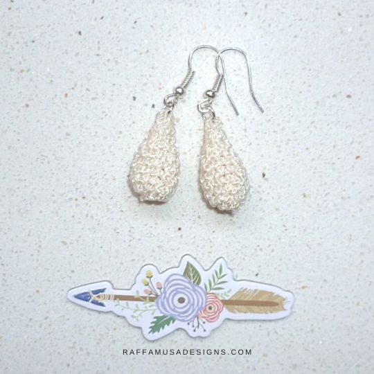 Drops Earrings - White Crochet Thread - Free Crochet Pattern - Raffamusa Designs