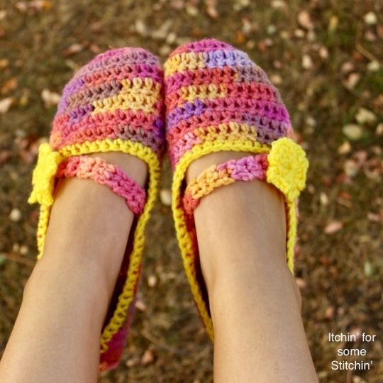 Easy Crochet Slippers - Itchin' for some Stitchin'