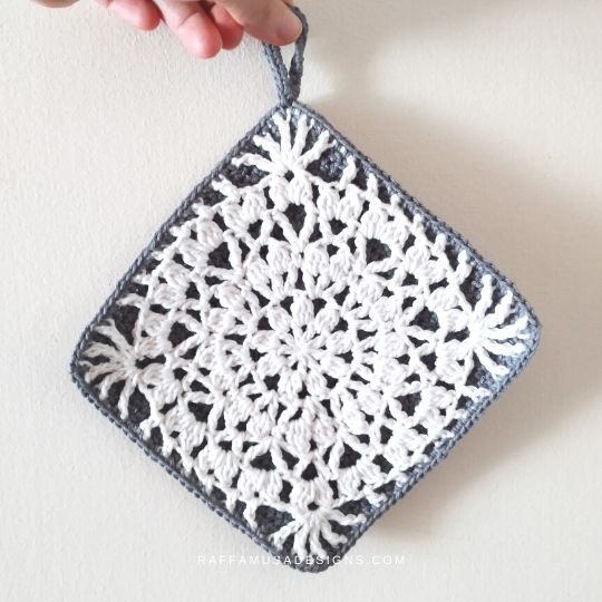 Falling Petals Crochet Potholder - Raffamusa Designs