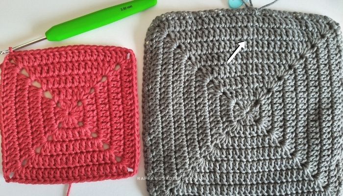 Comparison of a good and bad Solid Granny Square - Raffamusa Designs